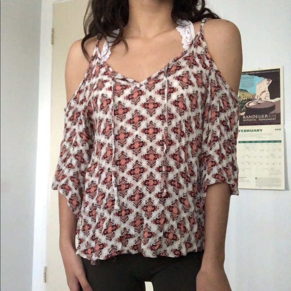Off the shoulder Hollister top